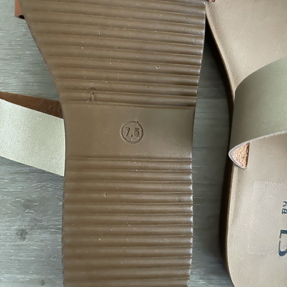 Chinese Laundry Women’s Sandals - Picture 4 of 4